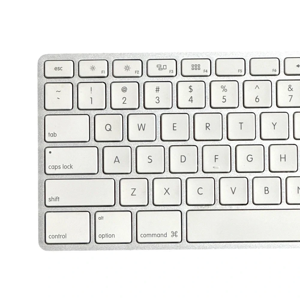 Apple A1243 Wired‎ Keyboard Numeric Keypad Silver Aluminum White USB MB110LL/B